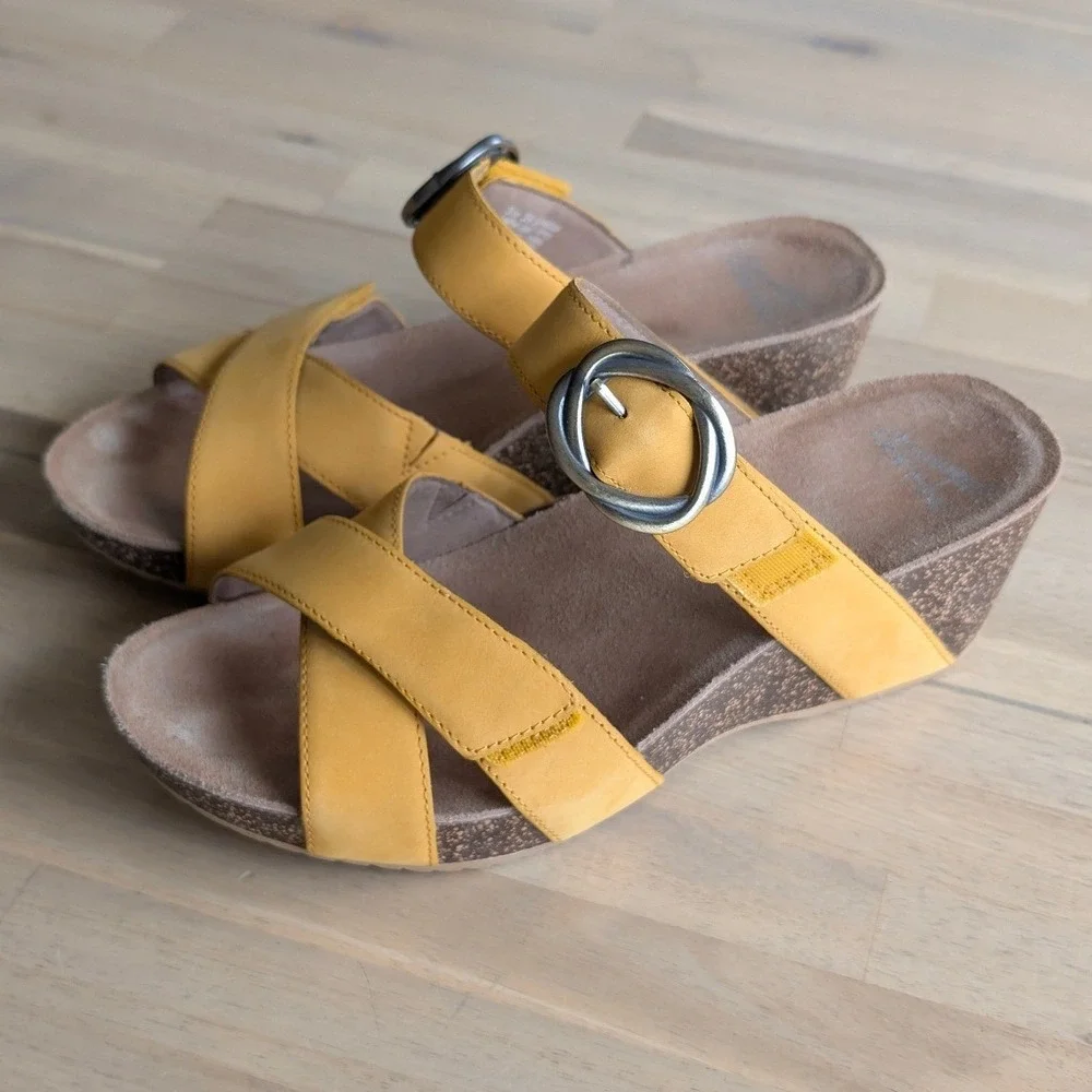 Dansko‎ Susie Mango Yellow Nubuck Leather Wedge Sandals Womens Size 39 US 8.5-9